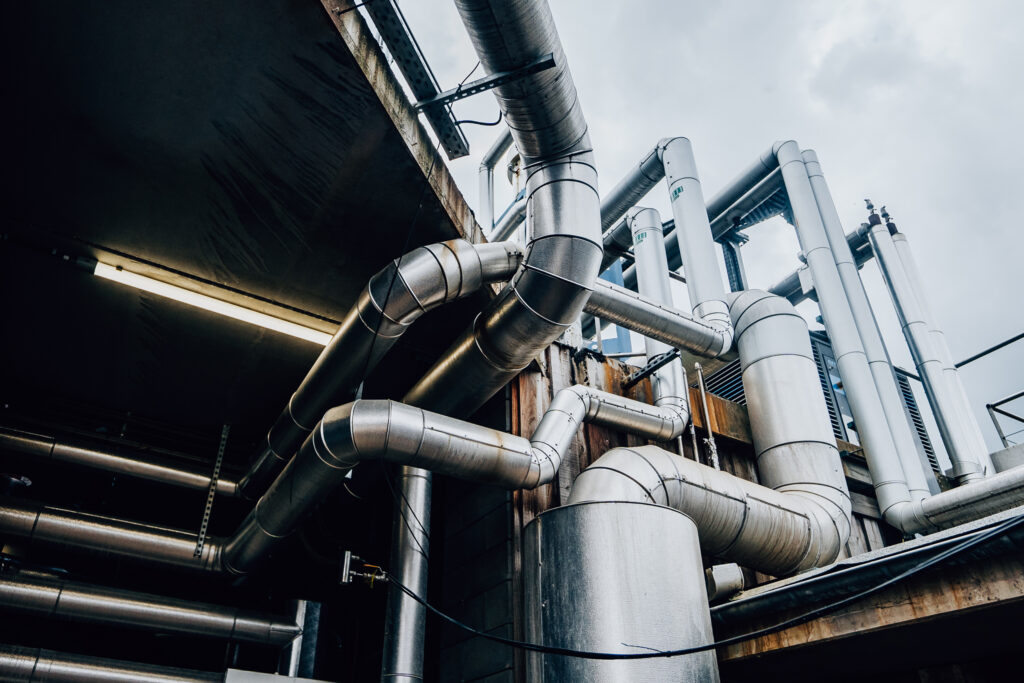 Installation de biogaz Gebrüder Lenges, utilisant la fermentation anaérobie pour transformer la matière organique en énergie renouvelable